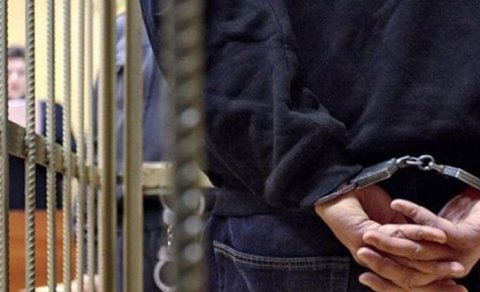 Gömrük inspektoru prokurorluğun verdiyi “nömrələnmiş” pulla tutulub