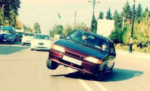 Azərbaycanda avtoxuliqan polisi vurdu