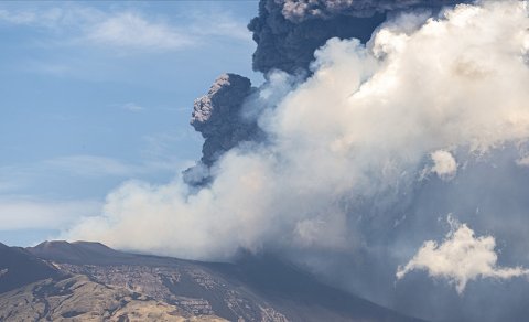 Etna vulkanı yenidən püskürdü