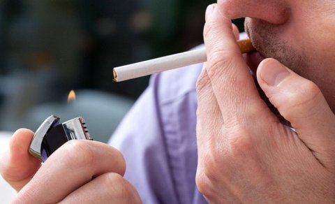 Siqaret çəkənlər koronavirusu yüngül keçirir? - Həkimdən açıqlama