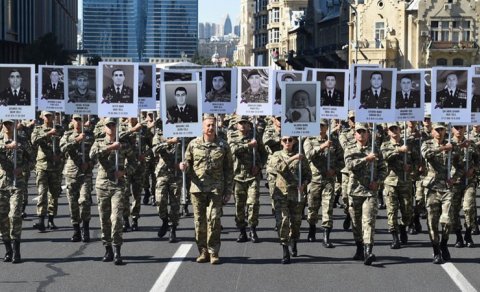 Prezident və birinci xanım Bakıda yürüşdə iştirak edib