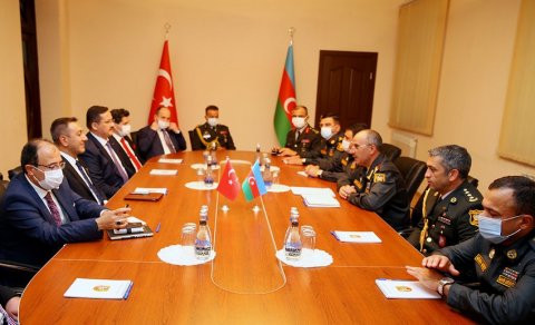 Azərbaycan ilə Türkiyə arasında hərbi-texniki təminat məsələləri müzakirə edildi