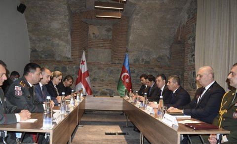 Azərbaycan və Gürcüstan müdafiə nazirləri sənəd imzaladı