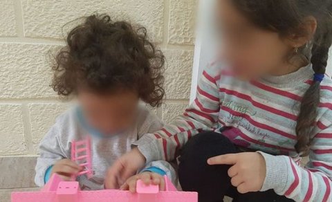 Bakıda sığınacağa atılan iki bacının dialoqu: “Atamdan çox küsmüşəm”
