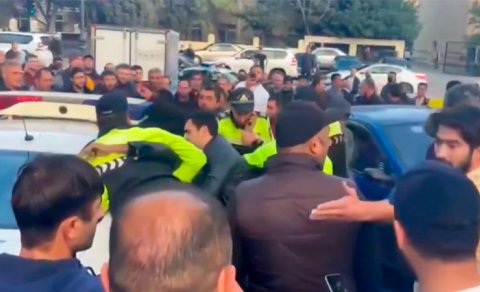 Bakıda sərxoş sürücü ilə polis arasında insident (VİDEO)