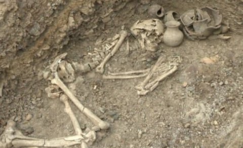 Ayaqyolu qazarkən, insan skletləri üzə çıxdı - Mingəçevirdə