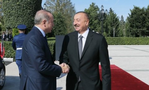 İlham Əliyev Ərdoğanı Füzuli Beynəlxalq Hava Limanında qarşıladı