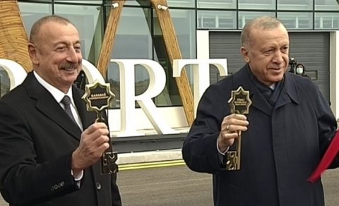 Qarabağın hava qapısının simvolik açarı İlham Əliyev və Ərdoğana təqdim edildi