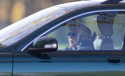 95 yaşlı kraliça “Jaguar”ın sükanı arxasında - FOTO