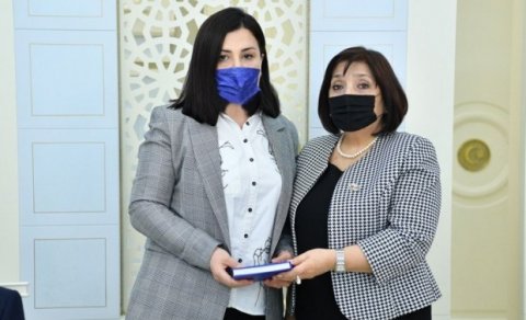 Şəhid anasına Milli Məclisdə iş verildi