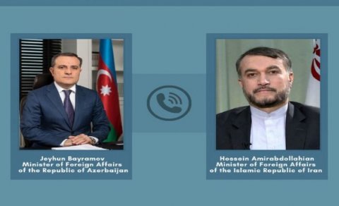 Ceyhun Bayramov İranın XİN başçısı ilə danışdı