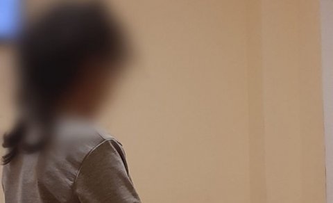 Azərbaycanda ana qızını ataraq qaçdı
