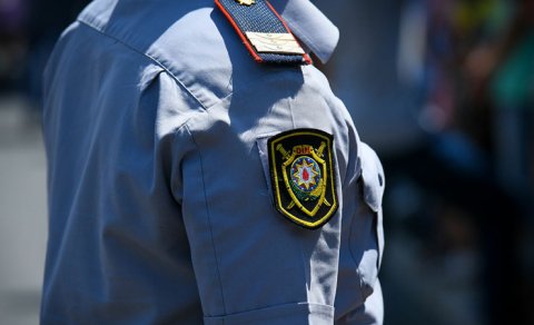 Azərbaycanda polis əməkdaşı ehtiyatsızlıqdan güllə yarası aldı