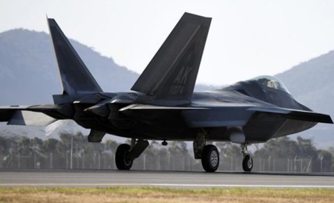 İngiltərəyə məxsus F-35 dənizə düşdü