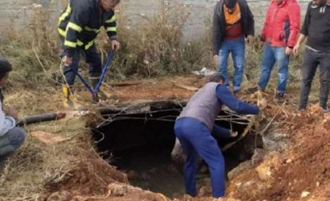 Kəndin altından gələn səs sakinləri qorxuya saldı: Torpağı qazanda gördülər ki... - FOTOLAR