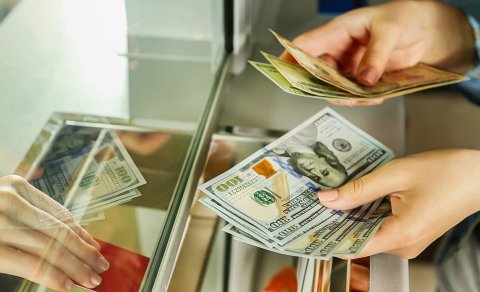 Yeni ildə dollar bahalaşacaq? - AÇIQLAMA