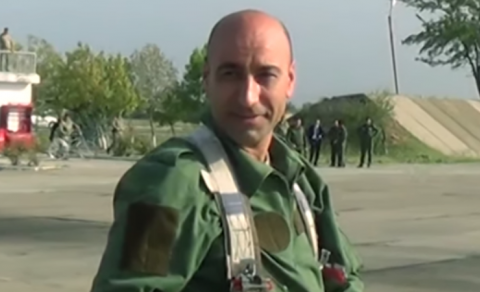Zaur Nudirəliyev təyyarəni düşmən mövqeyinə çırparaq şəhid olubmuş...