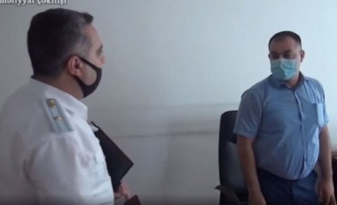 Rüşvət alarkən 