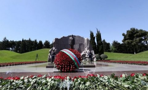 Ümummilli lider Heydər Əliyevin vəfatından 18 il ötür