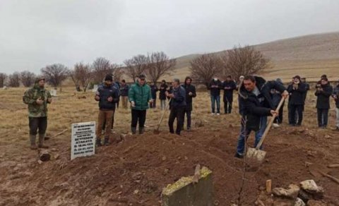 Cəsədi yumaq üçün tabutu açdılar: Ölən şəxsin üzünə baxanda heyrətə gəldilər - FOTO