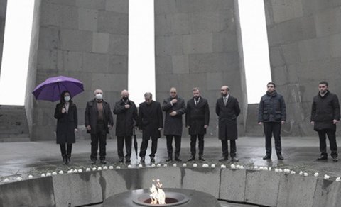 İran parlamentariləri İrəvanda “soyqırım” abidəsini ziyarət edib, kədərləndilər