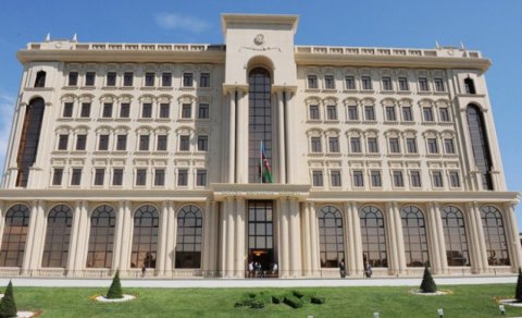 Dövlət Miqrasiya Xidmətinin əməkdaşlarının maaşları artırılıb