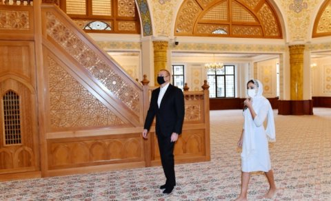 İlham Əliyev və Mehriban Əliyeva “Xanım Fatimeyi Zəhra” məscidində - FOTOLAR