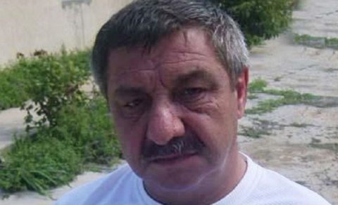 Milli Qəhrəmanı bıçaqlayan şəxs məhkəmə qarşısında