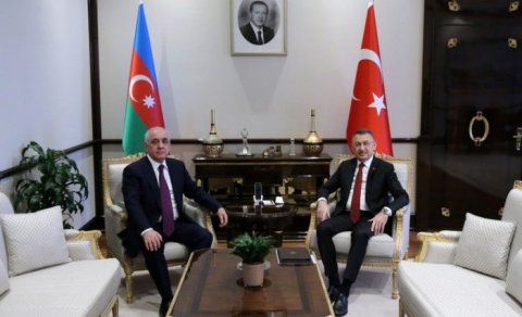 Əli Əsədov Fuad Oktayla telefonla danışdı