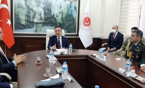 Qazilər Türkiyə müdafiə nazirinin müavini ilə görüşdü - FOTO