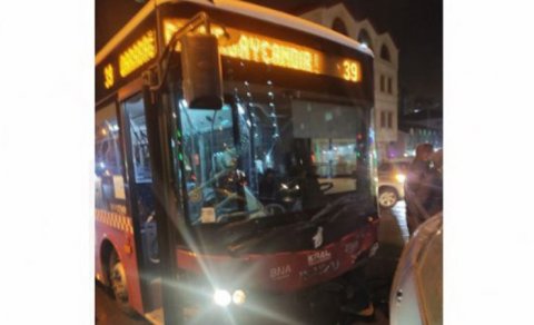 Bakıda sərnişin avtobusu ilə minik maşını toqquşdu