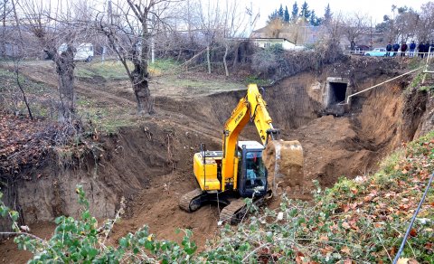 “Acı dərə”də yaranmış təbii aşınma aradan qaldırılır (FOTO)