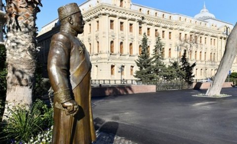 “Səhərə qədər yatmamışam, icra başçısı da orada idi” - Heykəlin müəllifi (FOTOLAR)