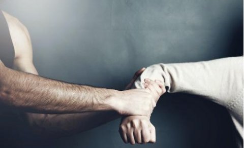 Azərbaycanda iki dəfə evli olmuş kişi məktəbli qızı QAÇIRDI