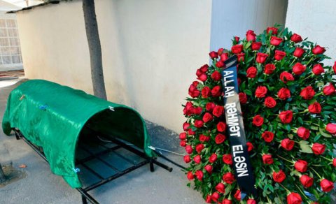 Azərbaycanda tanınmış həkim vəfat etdi - FOTO