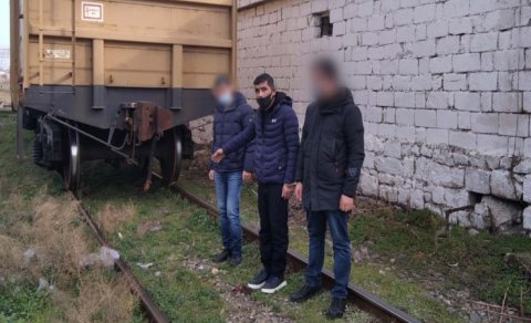 Ahıl kişini izlədi, başına daş vurub... - VİDEO