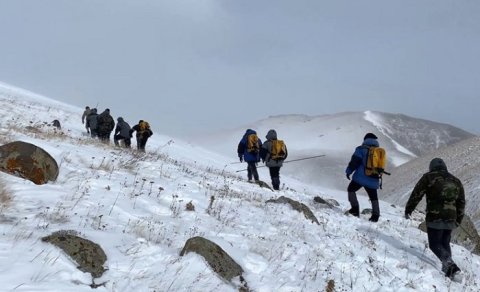 Kəlbəcərdə yolu azan hərbçimizin axtarışı davam edir - VİDEO