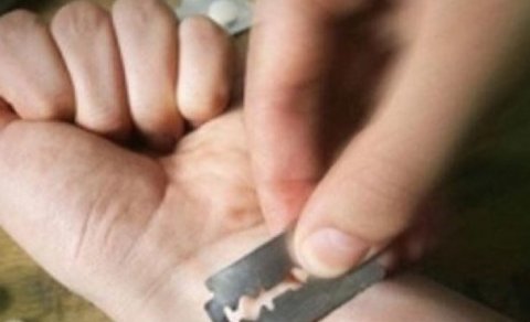 Özünü doğramaq istəyən şagirdlə bağlı RƏSMİ AÇIQLAMA - YENİLƏNİB