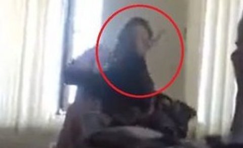 Azərbaycanda direktor şagirdləri çubuqla DÖYDÜ - VİDEO