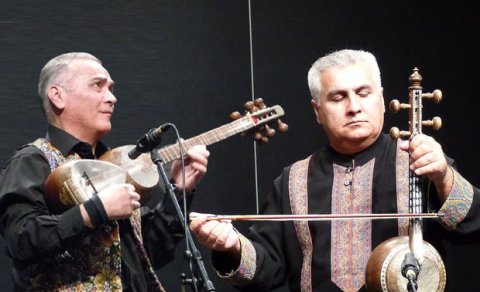 Prezident iki Xalq artistinə ev verdi