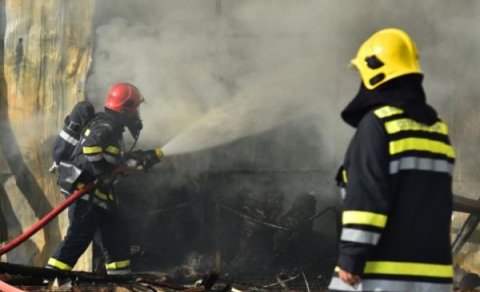 Bakıda bir minik, iki yük avtomobili YANDI