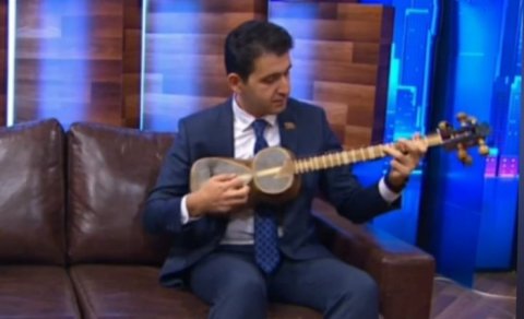 Deputat verilişdə tarda ifa etdi - VİDEO