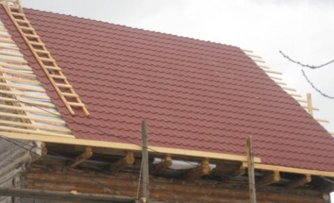 Bakıda məktəb binasının damı UÇDU