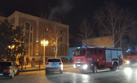 Gəncədə inzibati binadakı yanğın söndürüldü - FOTO/YENİLƏNİB