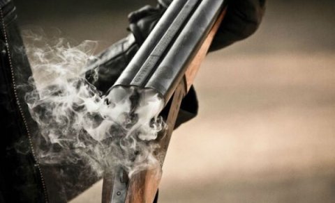 Dəhşətli QƏTL: Kişi həyat yoldaşını güllələyib, qonşusunu yaraladı