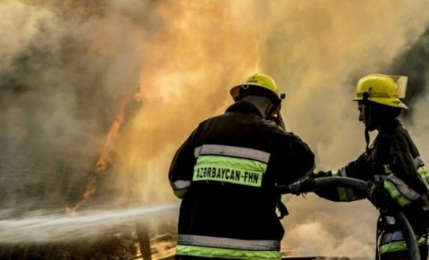 Bakıda baş verən yanğınla bağlı nazirlik yeni məlumat yaydı