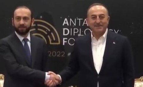 Çavuşoğlu Mirzoyanla görüşdü