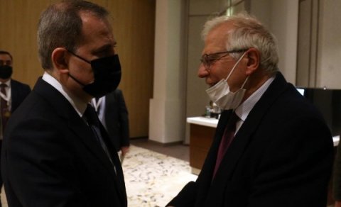 Ceyhun Bayramov Josep Borrellə Ukraynadakı vəziyyəti müzakirə etdi