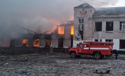 Merefa şəhəri atəşə tutuldu: Çox sayda ölən və yaralanan var - FOTO