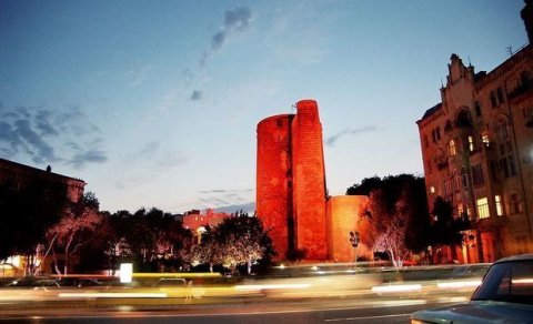 Bakının bir neçə məşhur tikilisi qırmızı rənglə işıqlandırılacaq